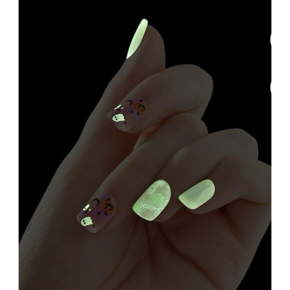 Kiss Impress No Glue Mani Press-On Glow In The Dark Halloween 30ct Size Small - Picture 4 of 7